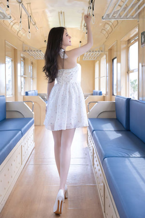 巨胸比基尼美女挤奶动漫视频